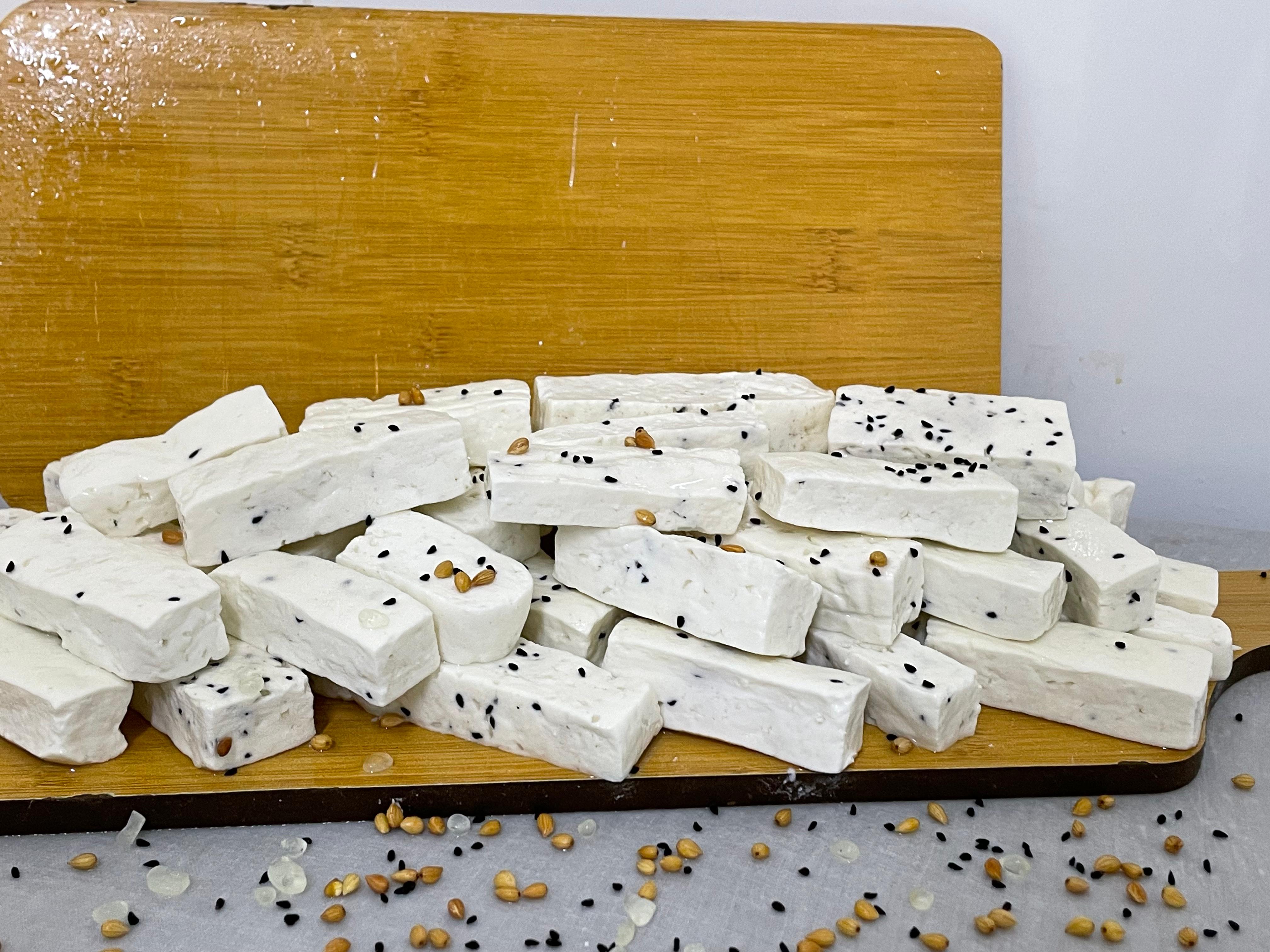 جبنة مغلية بالمستكة الطبيعي