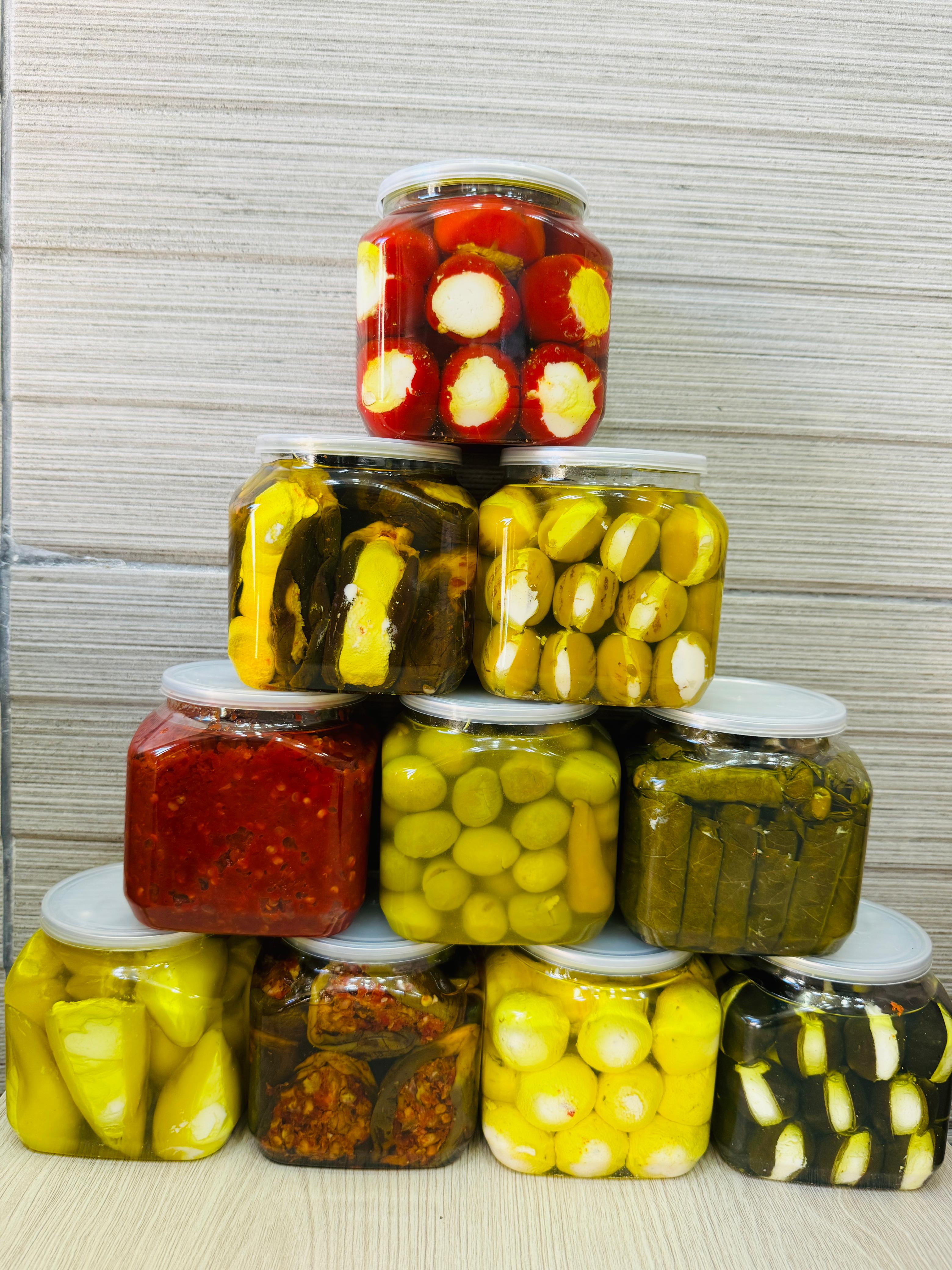 خضار مشكلة محشوة باللبنة